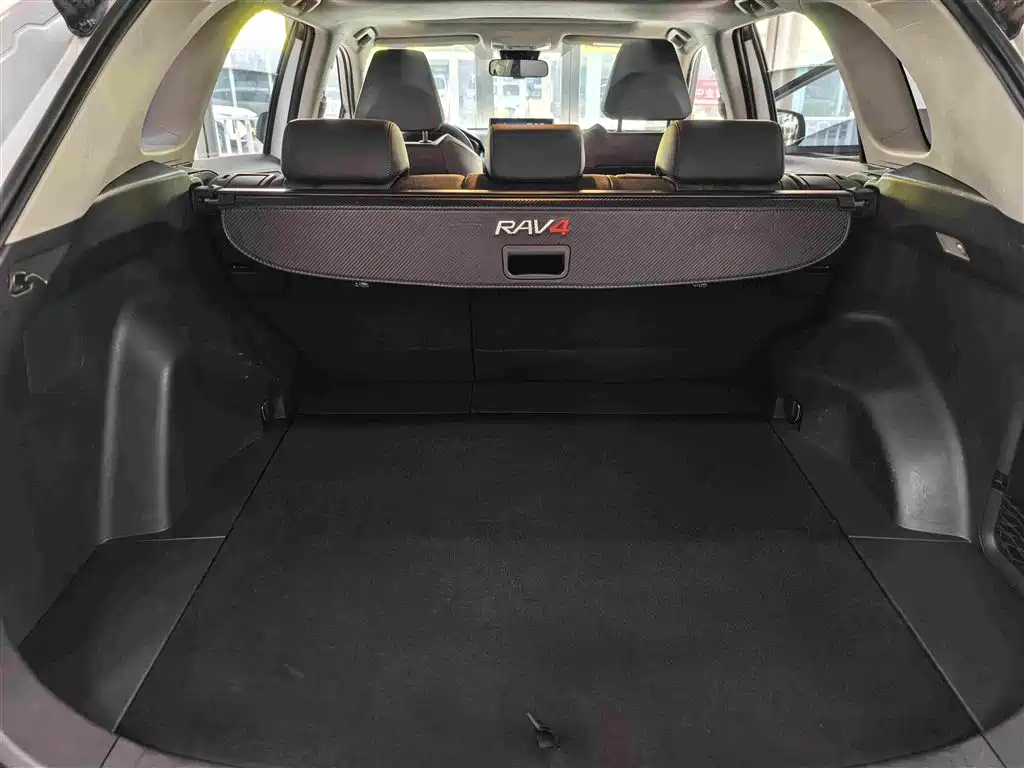 Toyota RAV4 2022 — фото 19