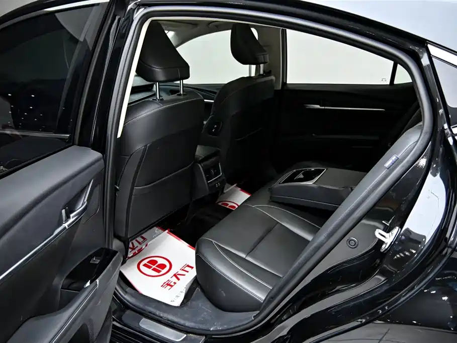 Toyota Camry 2024 — фото 13