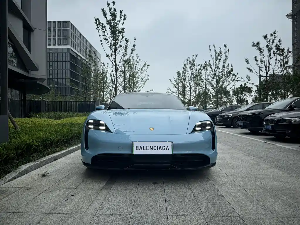Porsche Taycan 2022