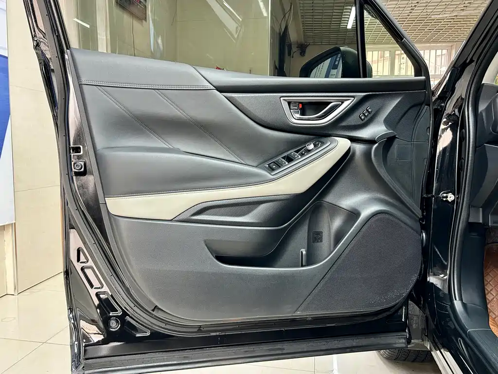 Subaru Forester 2023 — фото 21