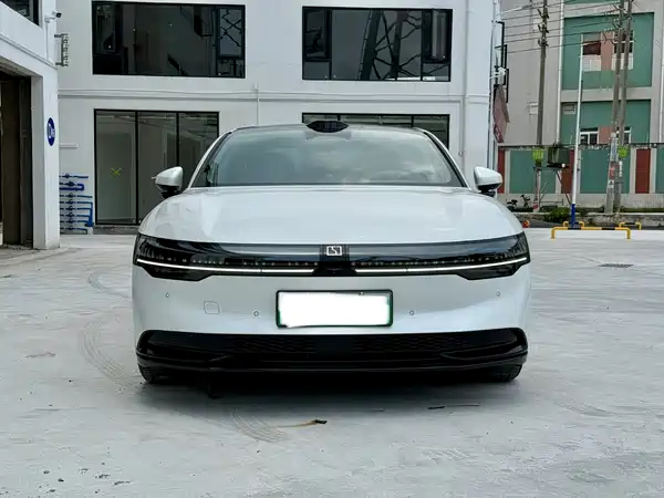 Zeekr 007 2025