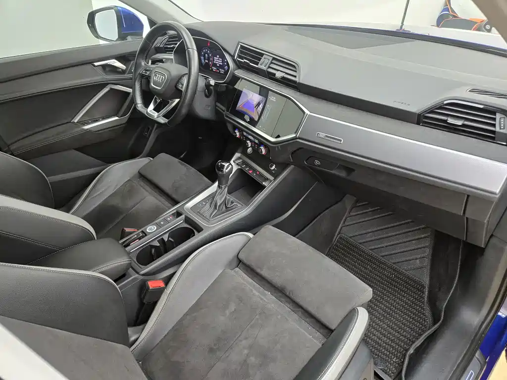 Audi Q3 2020 — фото 17