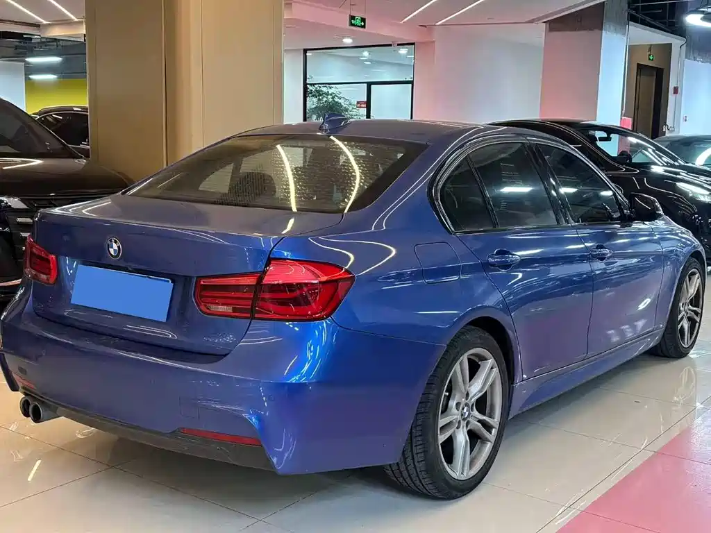 BMW 3 Series 2018 — фото 11