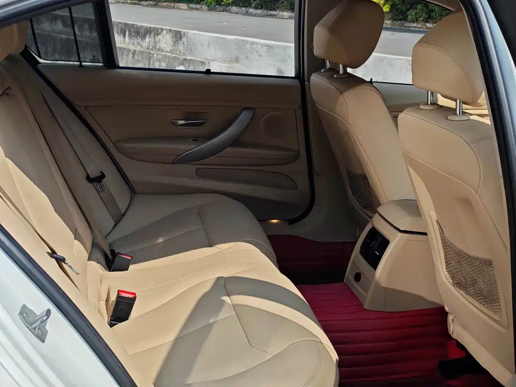 BMW 3 Series 2015 — фото 13