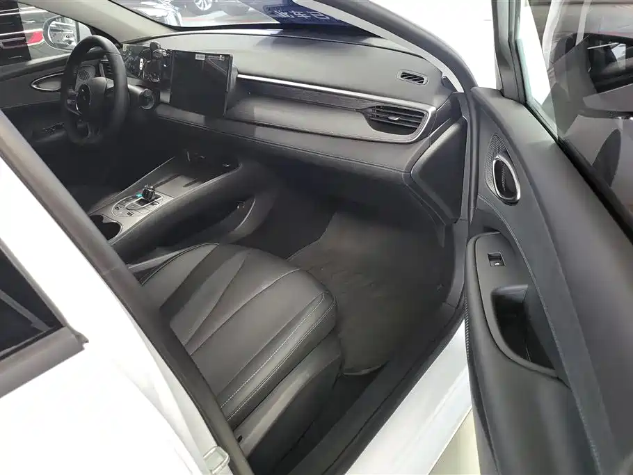 BYD Seal 05 DM-i 2025 — фото 8