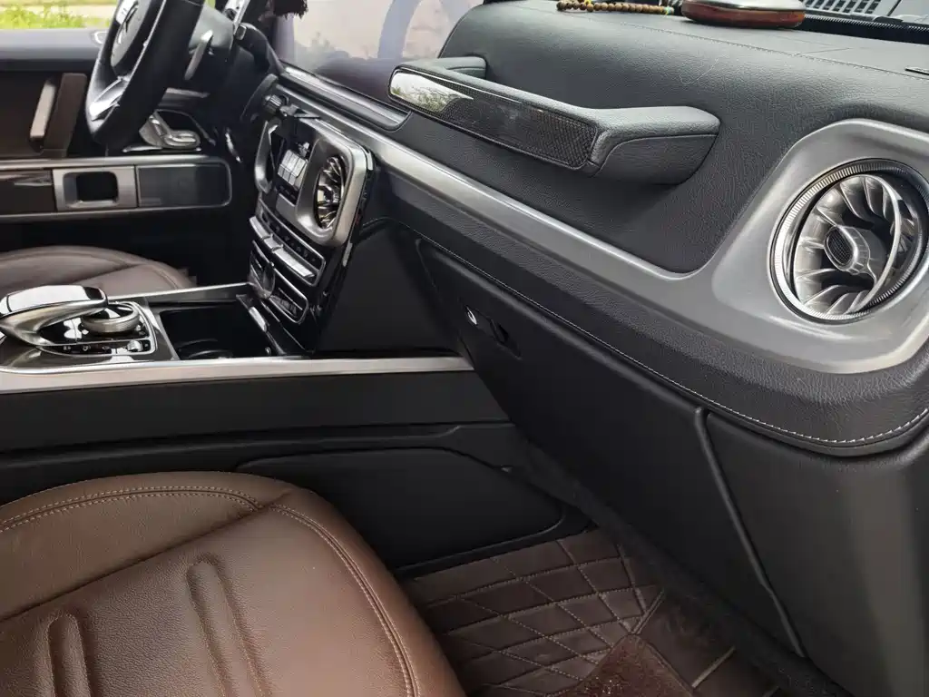 Mercedes-Benz G-Class 2023 — фото 14
