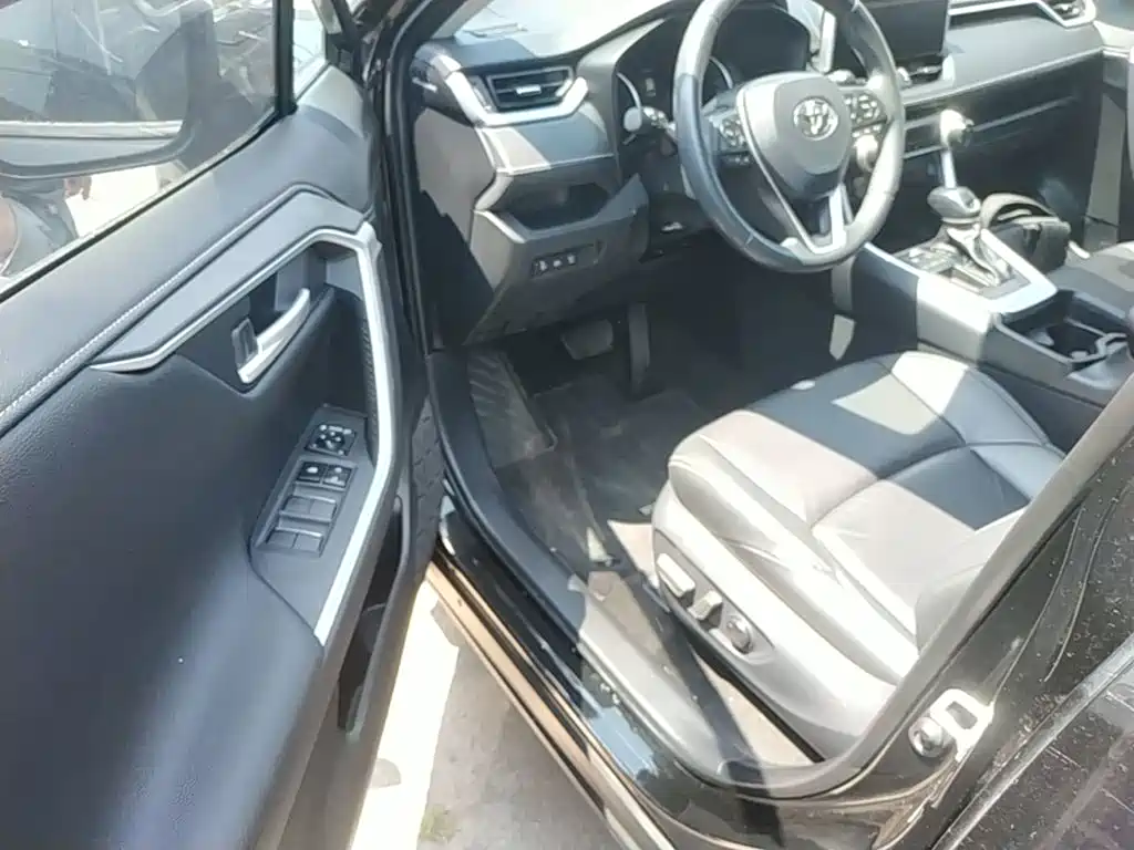 Toyota Wildlander 2023 — фото 16