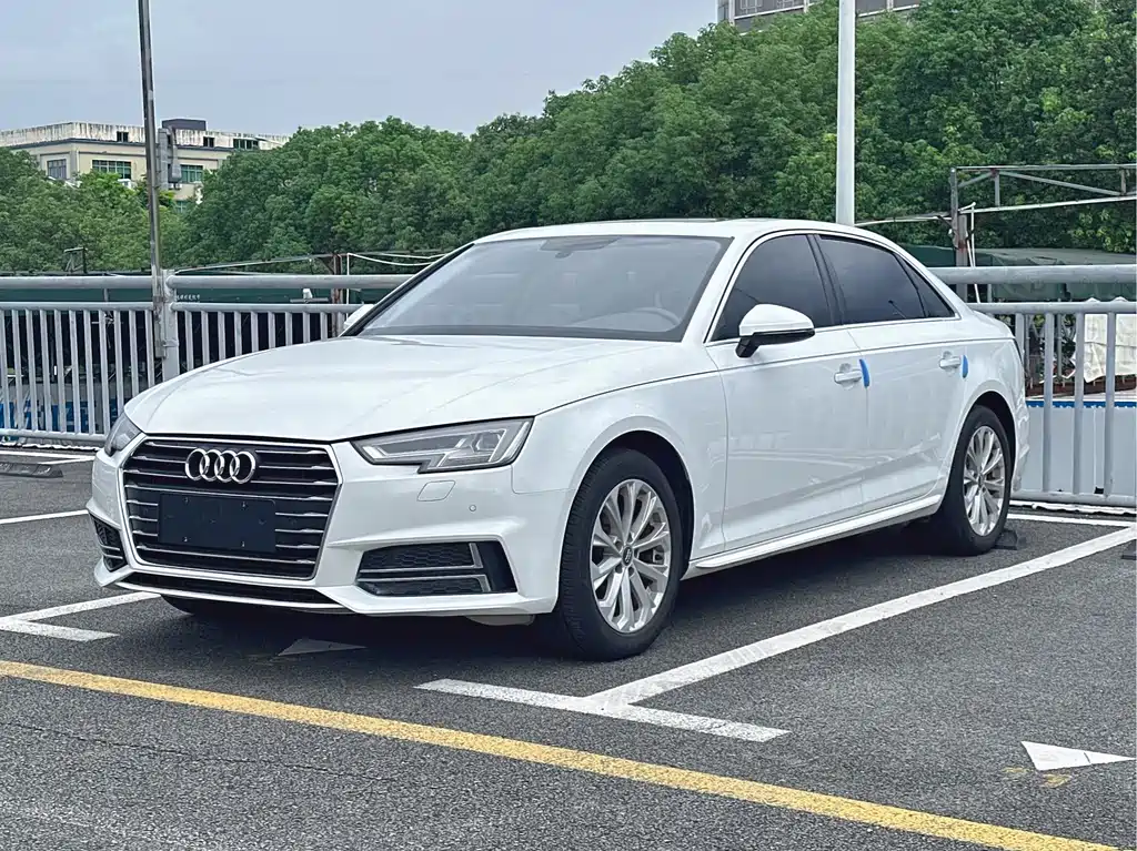 Audi A4L 2020 — фото 1