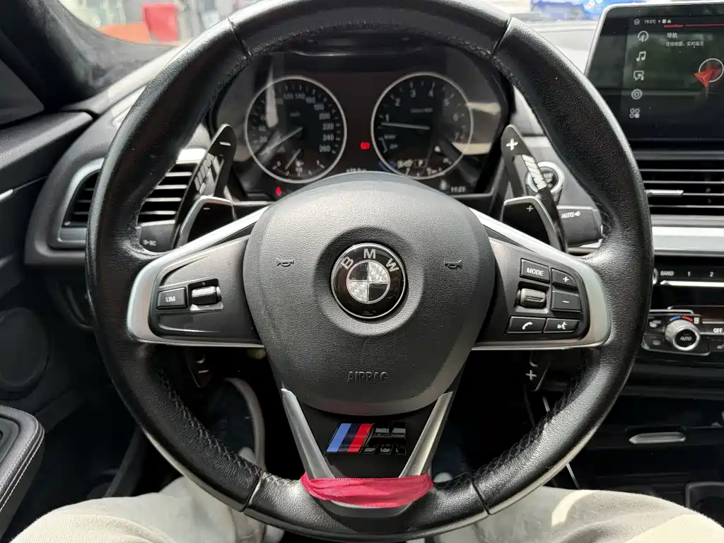 BMW 1 Series 2017 — фото 11