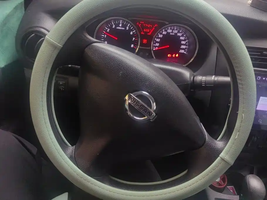 Nissan Livina 2015 — фото 15