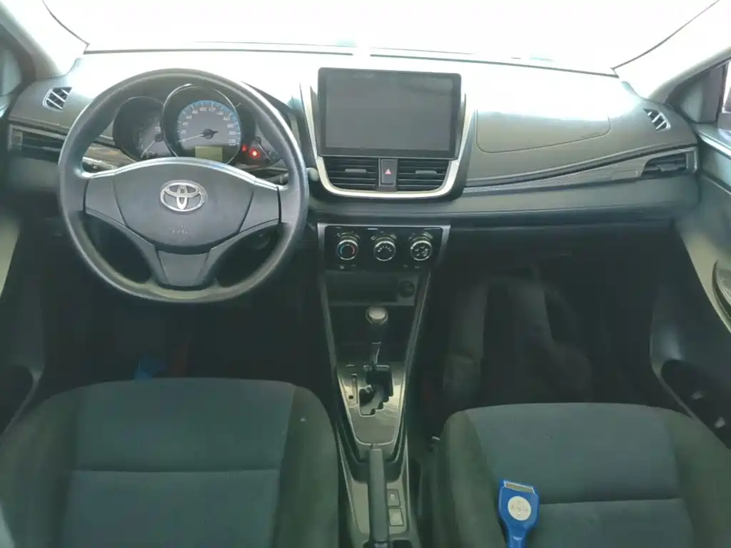 Toyota Yaris L 2018 — фото 10