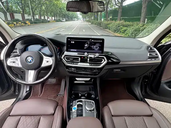 BMW iX3 2023