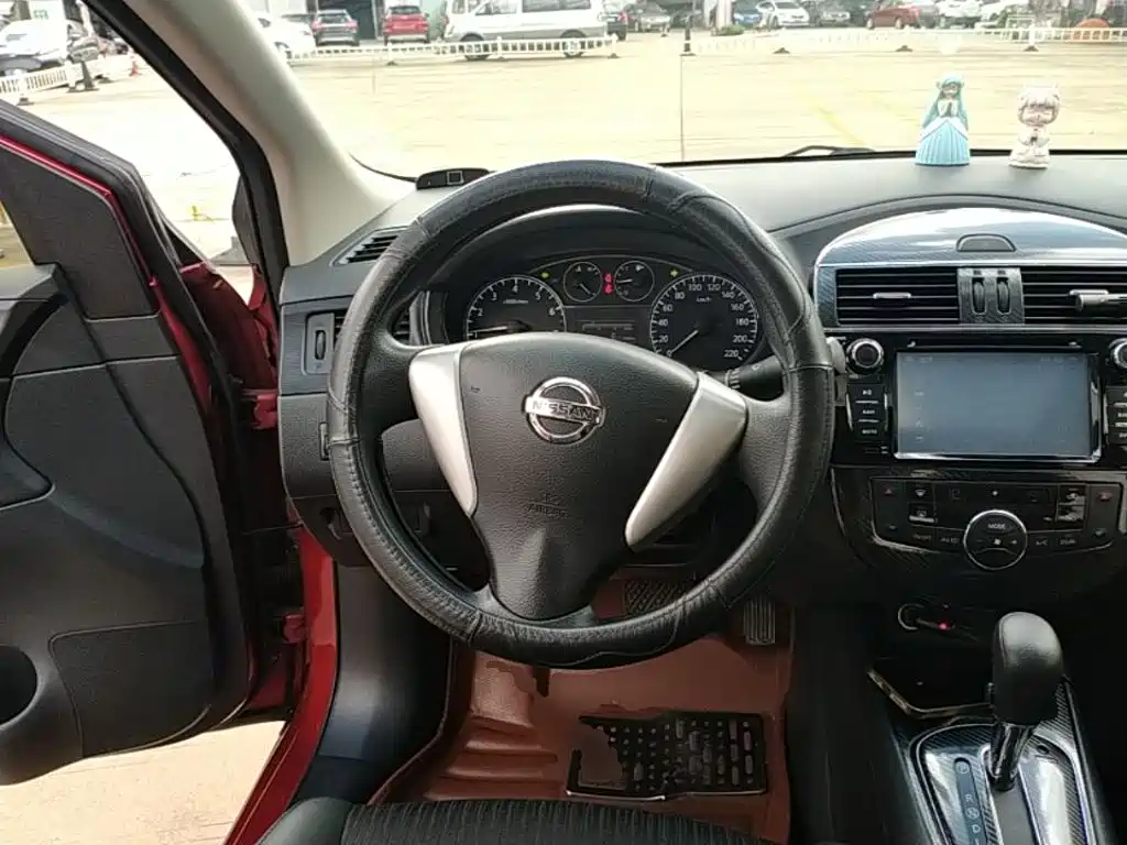 Nissan Tiida 2015 — фото 11