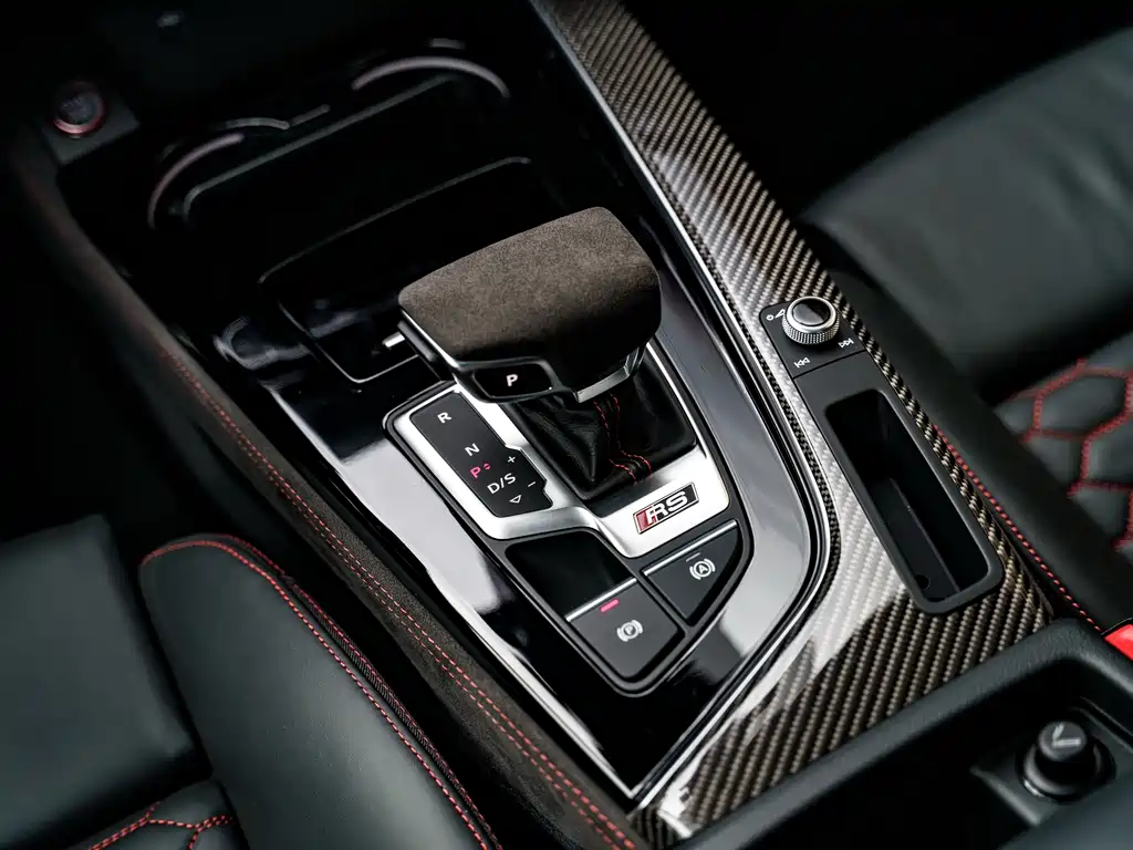 Audi RS 4 2023 — фото 11