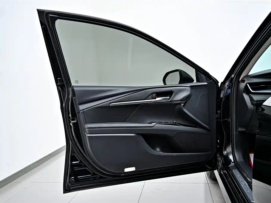 Toyota Camry 2024 — фото 20