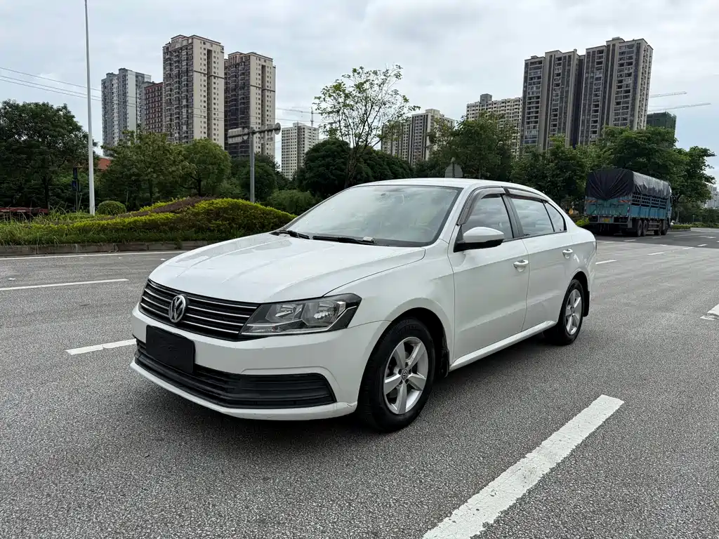 Volkswagen Lavida 2015 — фото 1