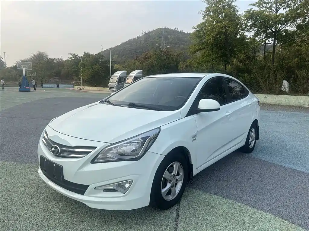 Hyundai Verna 2016 — фото 1
