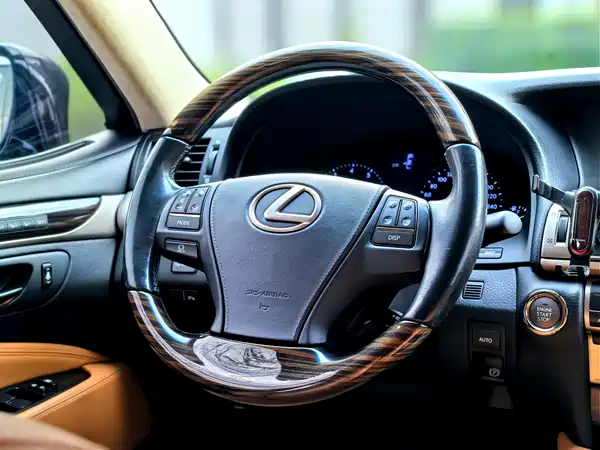 Lexus LS 2016
