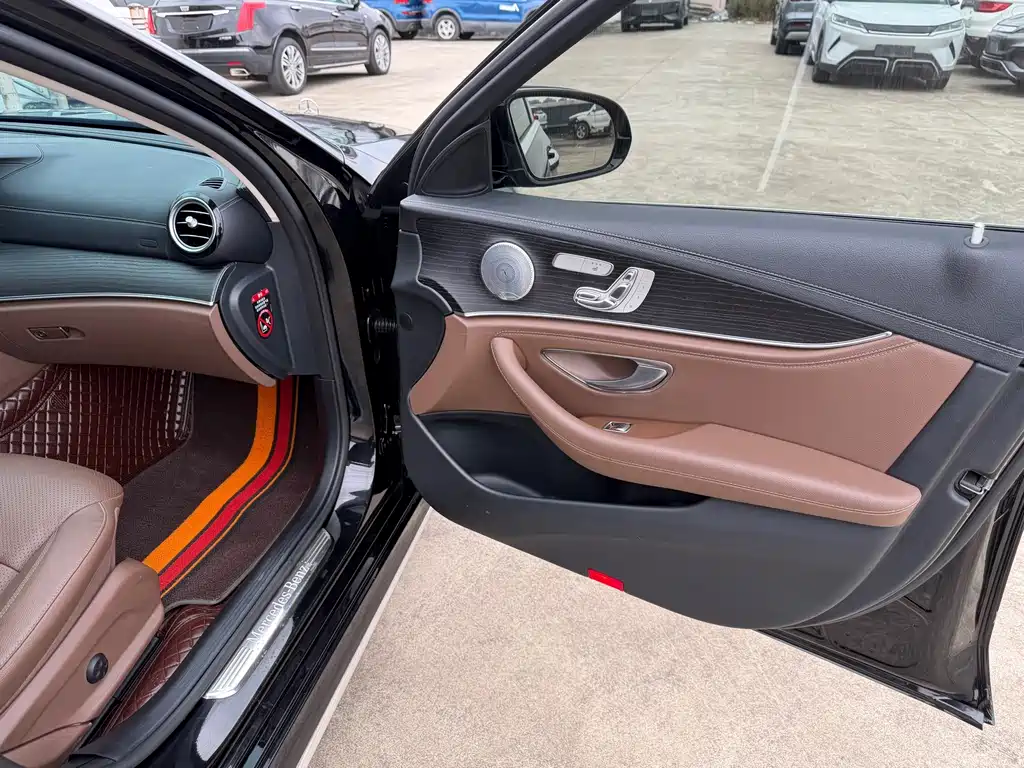 Mercedes-Benz E-Class 2020 — фото 13