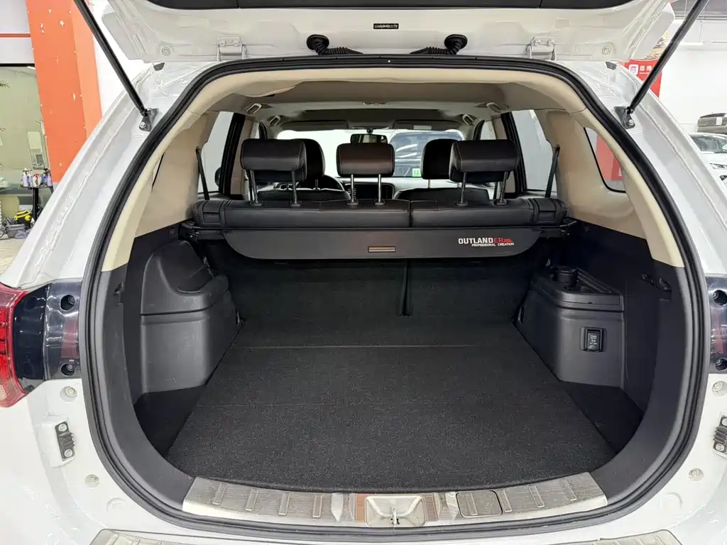 Mitsubishi Outlander 2020 — фото 13