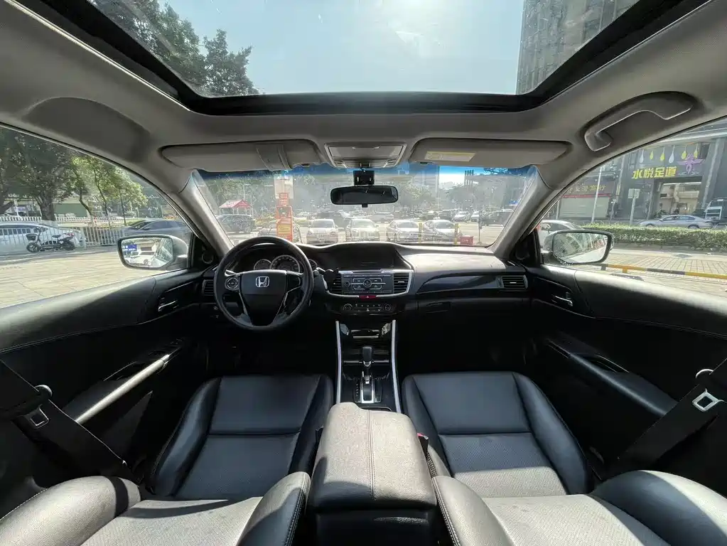 Honda Accord 2017 — фото 14