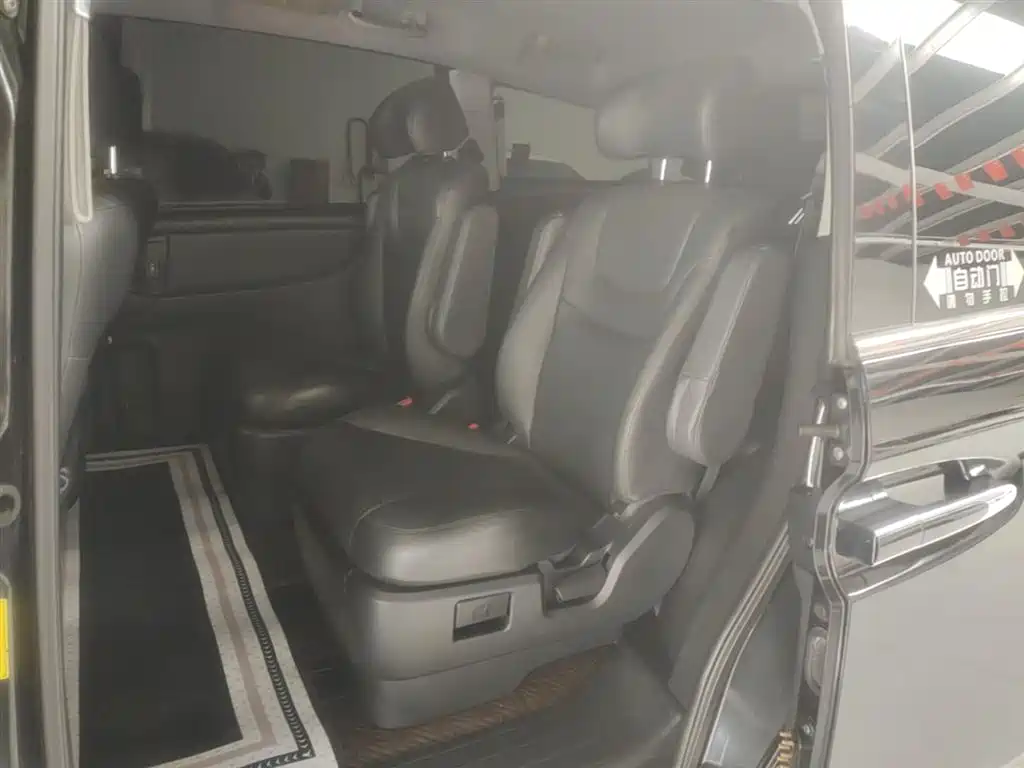 Luxgen Big 7 MPV 2015 — фото 17