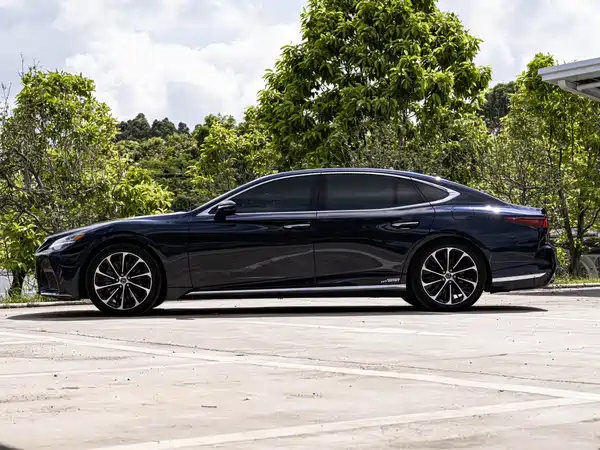Lexus LS 2021