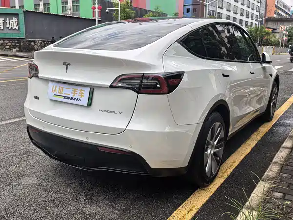 Tesla Model Y 2023
