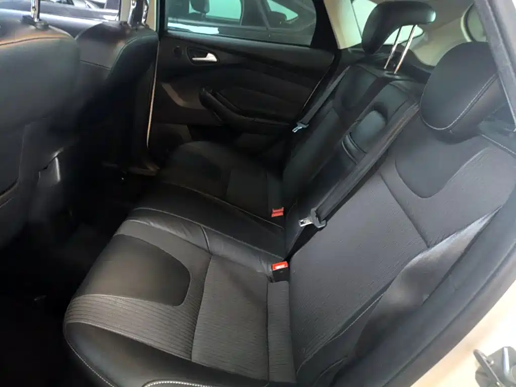 Ford Focus 2015 — фото 17