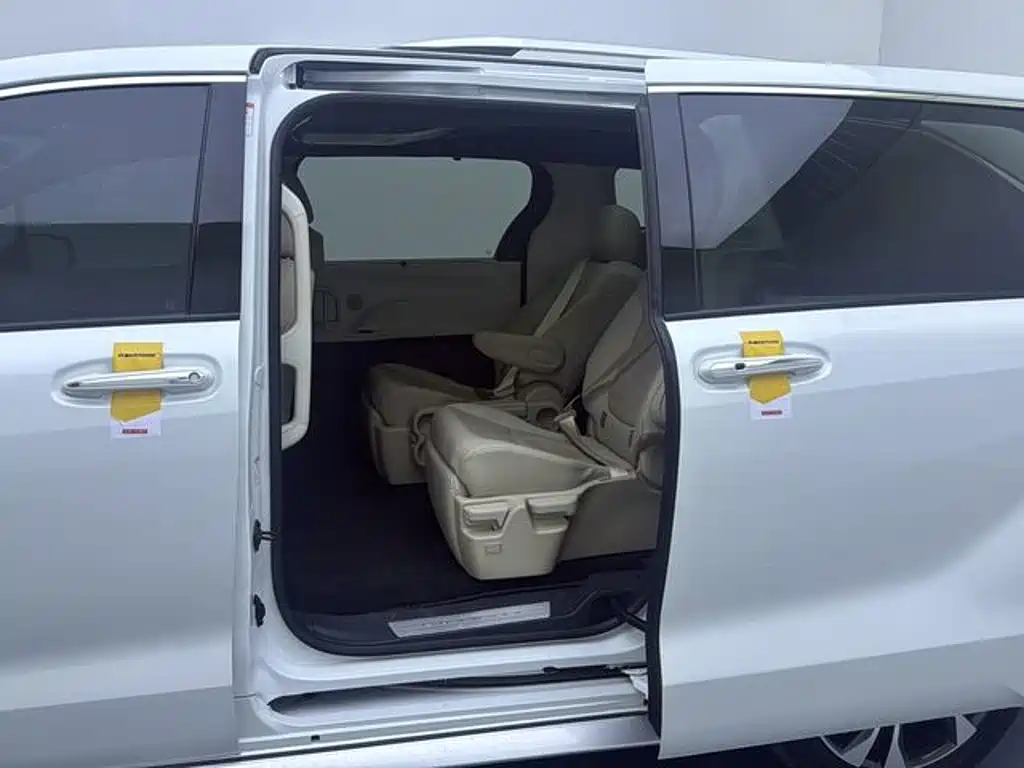 Toyota Granvia 2024 — фото 17