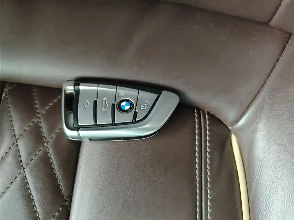 BMW 5 Series 2020 — фото 11