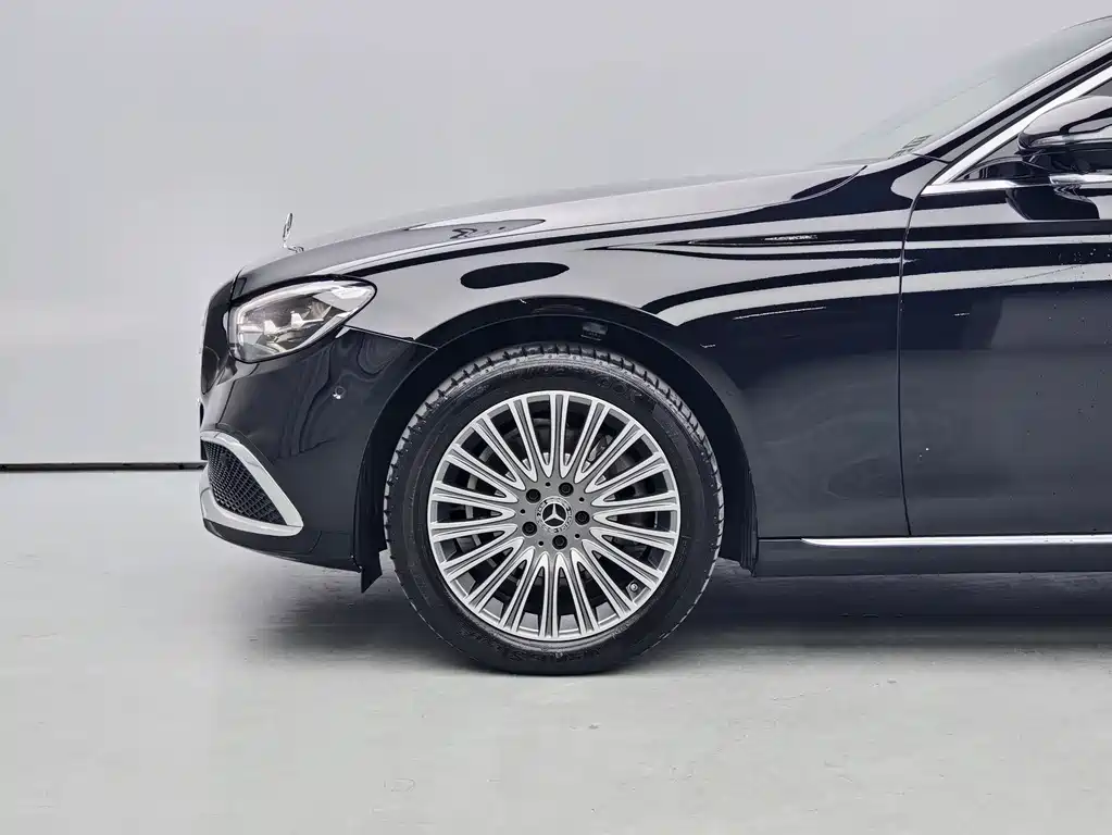 Mercedes-Benz E-Class 2023 — фото 6