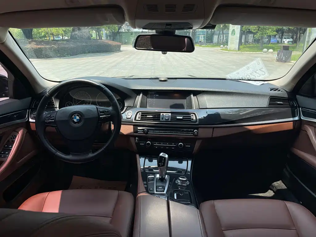 BMW 5 Series 2016 — фото 10