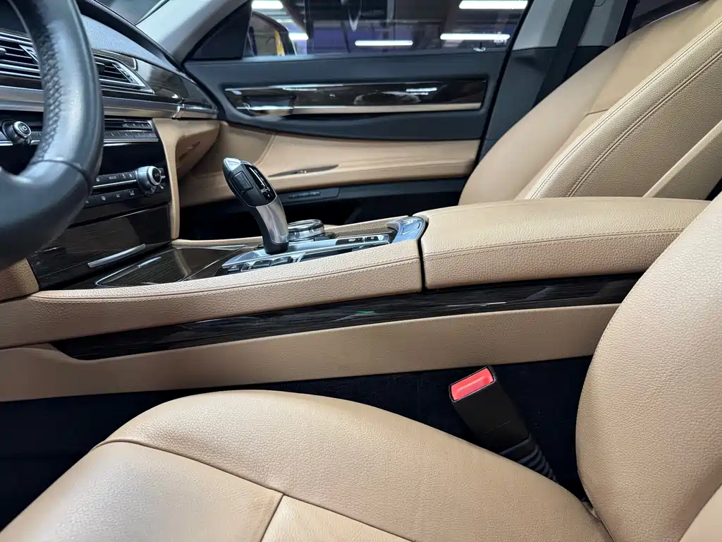 BMW 7 Series 2014 — фото 17