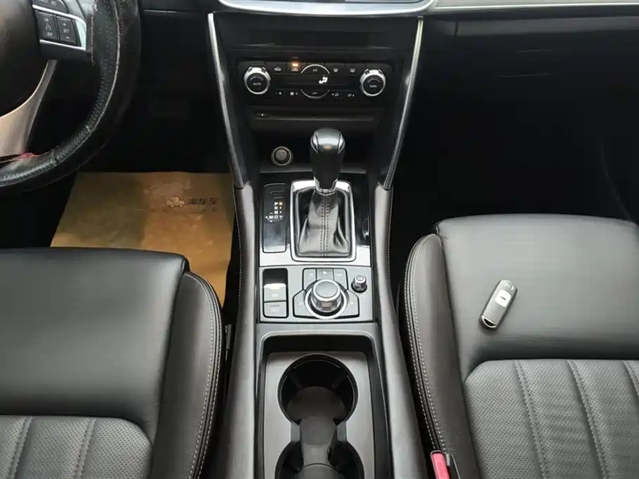 Mazda CX-4 2017 — фото 16