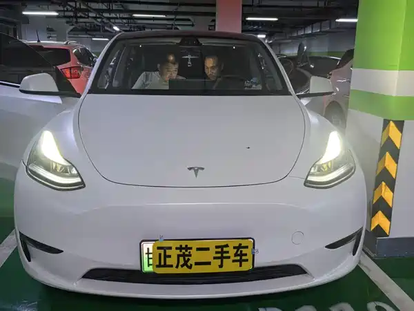 Tesla Model Y 2023