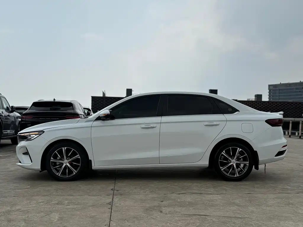 Geely Emgrand 2022 — фото 16