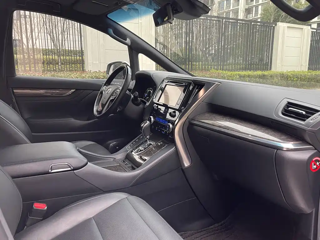 Toyota Vellfire 2020 — фото 13