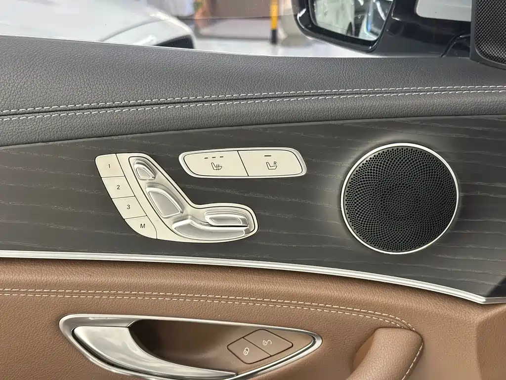 Mercedes-Benz E-Class 2019 — фото 16