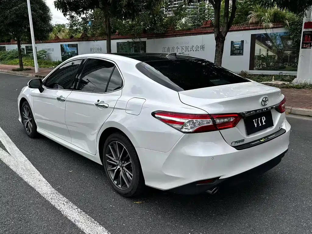 Toyota Camry 2021 — фото 7