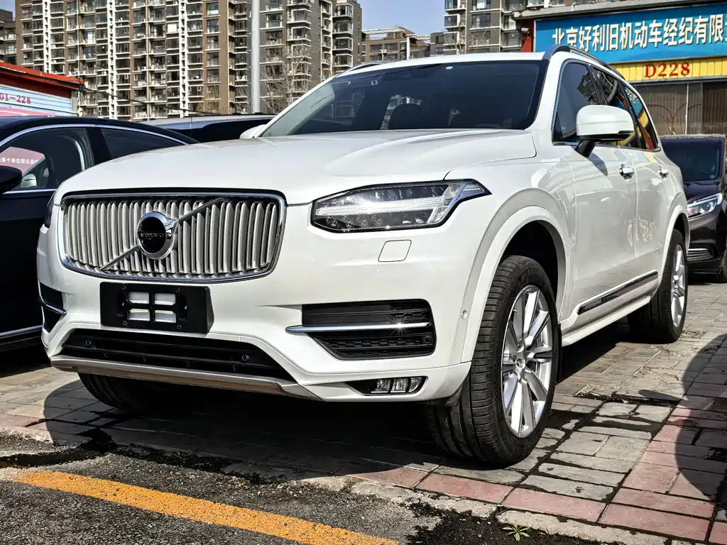 Volvo XC90 2017 — фото 1