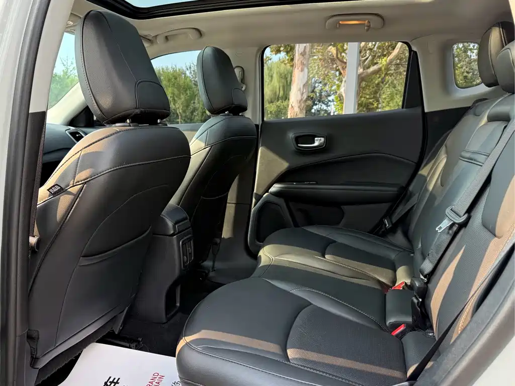 Jeep Compass 2017 — фото 7