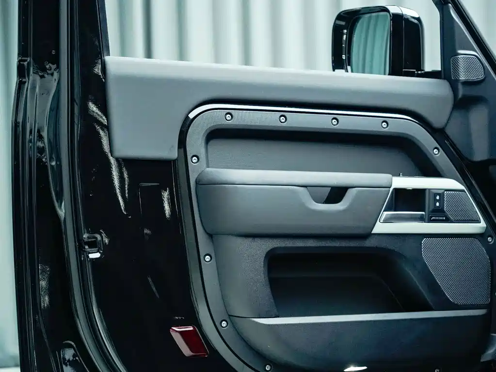 Land Rover Defender 2024 — фото 19