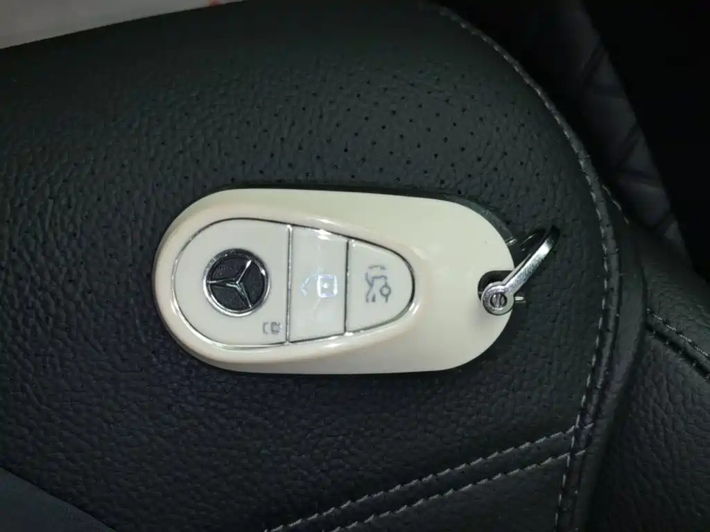 Mercedes-Benz C-Class 2023 — фото 11