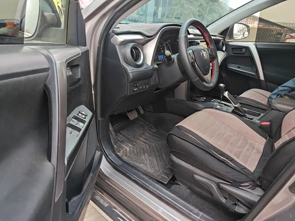Toyota RAV4 2017 — фото 16