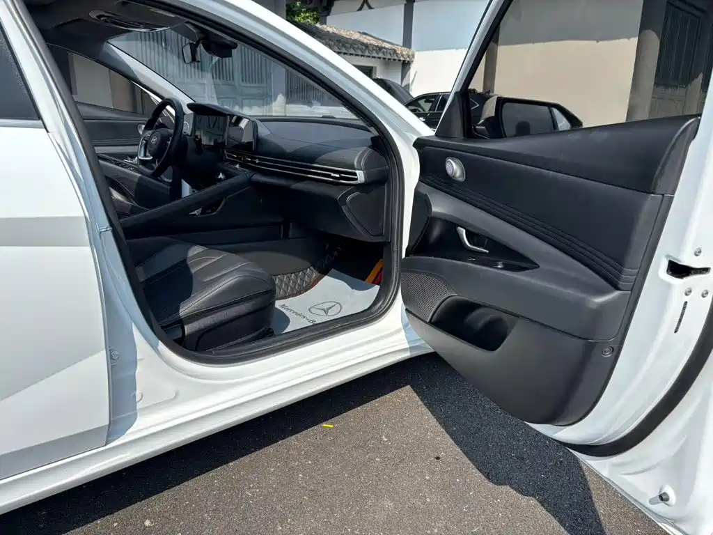 Hyundai Elantra 2024