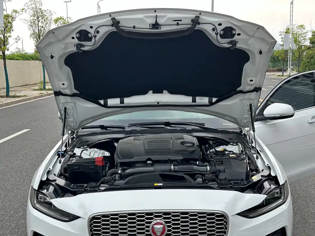 Jaguar XEL 2021 — фото 20