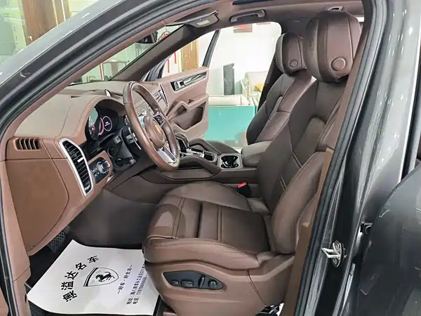 Porsche Cayenne 2022