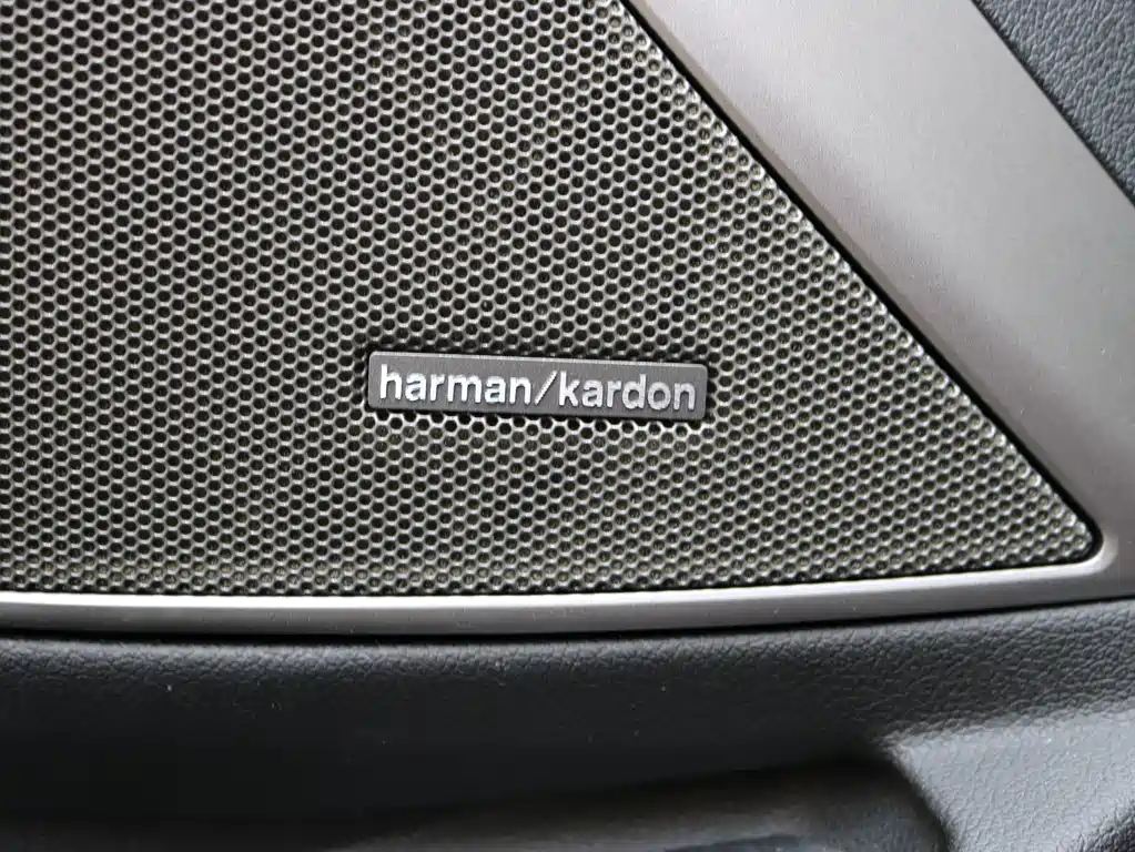 BMW 3 Series 2021 — фото 12