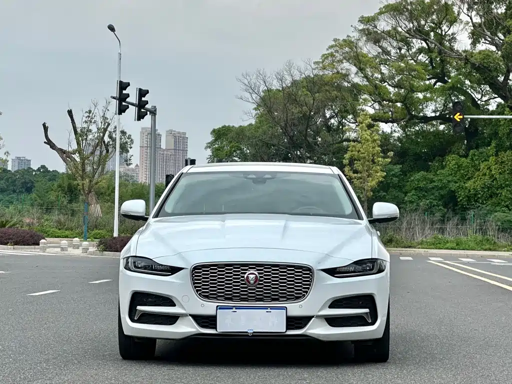 Jaguar XEL 2021 — фото 2